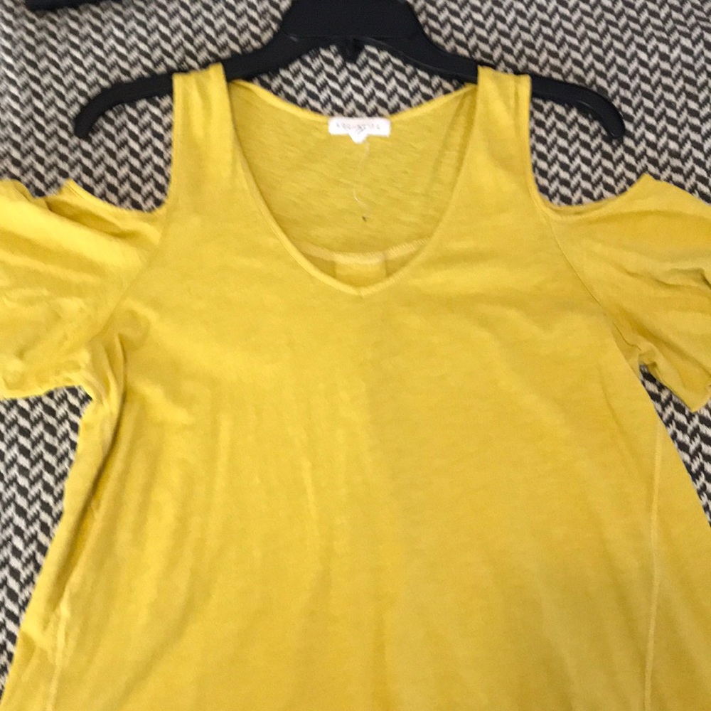 Cold shoulder top